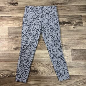 Athleta Salutation Stash Pocket II Printed 7/8 Tight Leggings Leopard Sz Medium